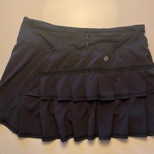 Lululemon size 6 black tennis skirt